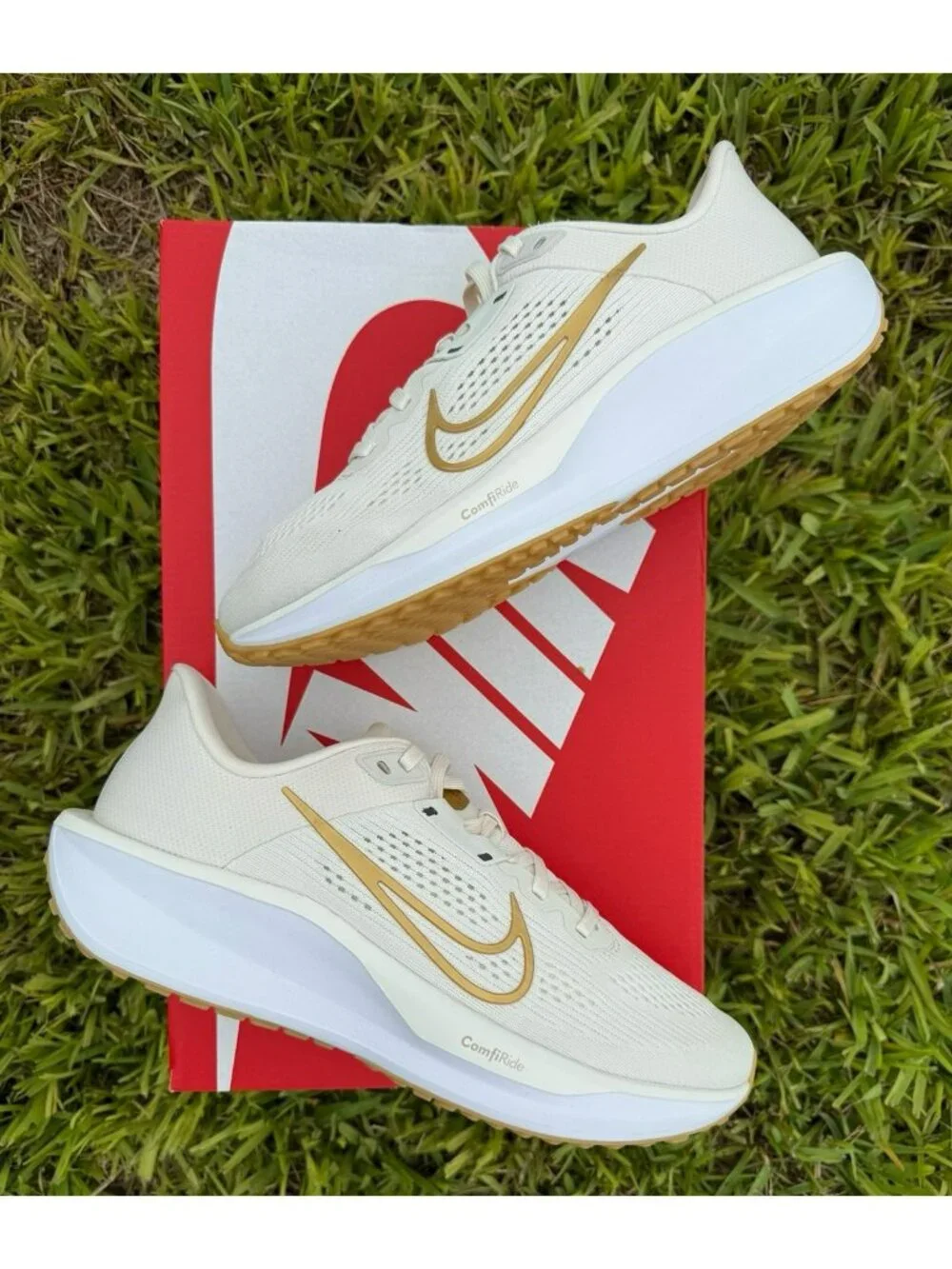 * 10 WOMEN'S NIKE QUEST 6 PHANTOM / BEIGE GOLD BLACK FD6034-003 RUNNING SHOES - Picture 3 of 8